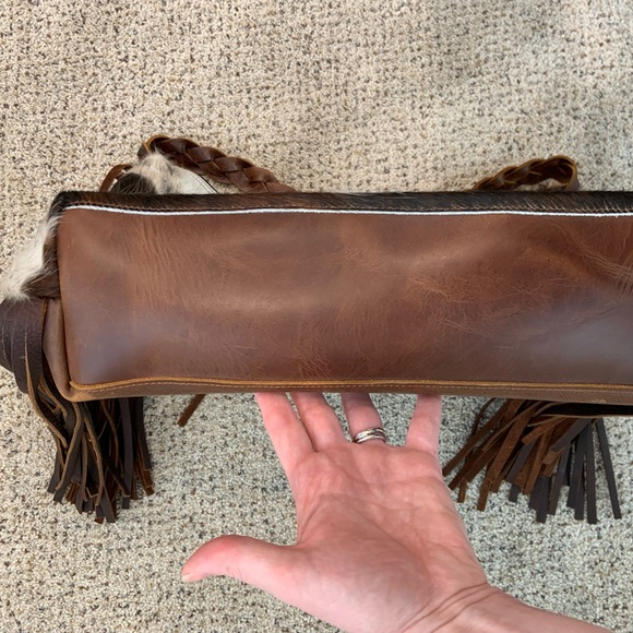 NWOT - Gorgeous new handmade leather and cowhide fringe handbag - Picture 5 of 8